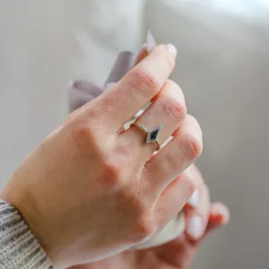 Vintage kite prsten se salt and pepper diamantem LIVIA Thumbnail