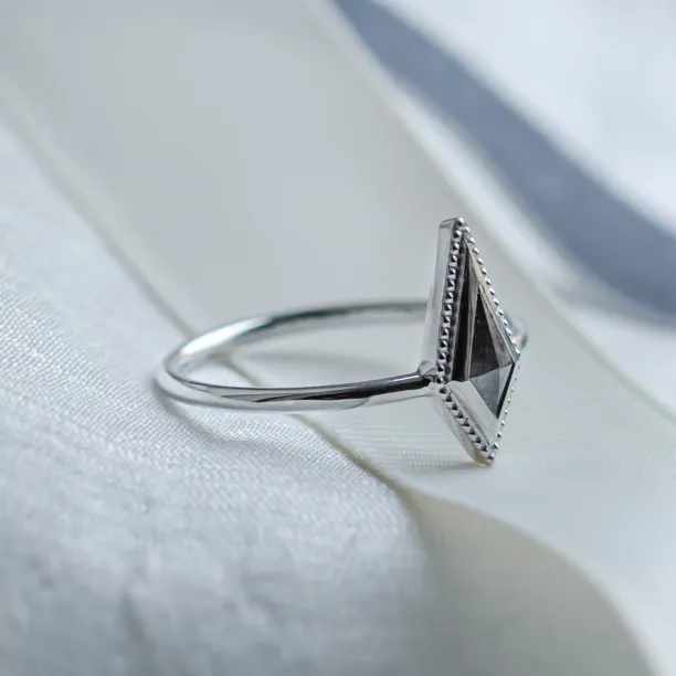 Vintage kite prsten se salt and pepper diamantem LIVIA Image