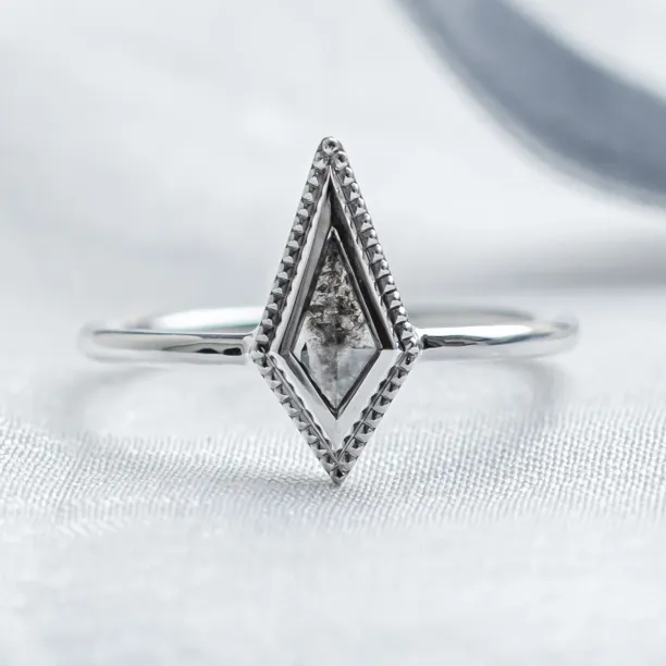 Vintage kite prsten se salt and pepper diamantem LIVIA Image