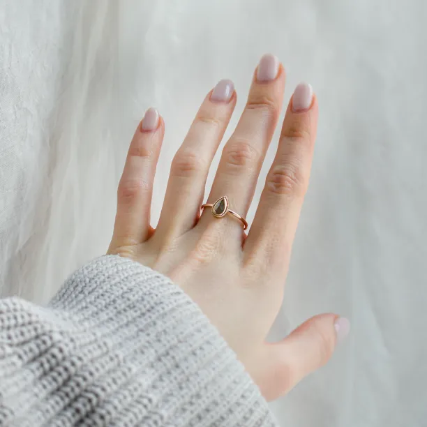 Prsten ve vintage stylu se salt'n'pepper diamantem ANTONIA Image