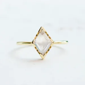 Zásnubní prsten s kite měsíčním kamenem SABINA