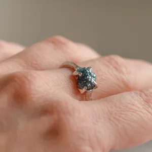 Zlatý prsten se surovým modrým diamantem a netradiční obroučkou SKY Thumbnail