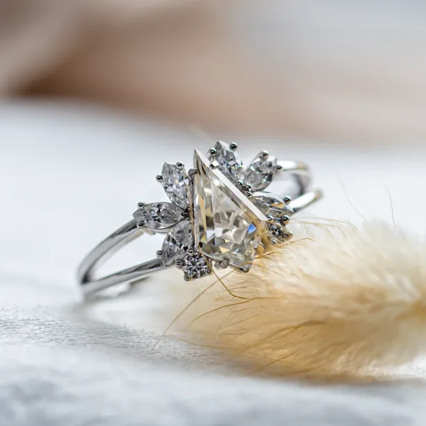 Vintage zásnubní prsten ze zlata s moissanity THEODORE Image