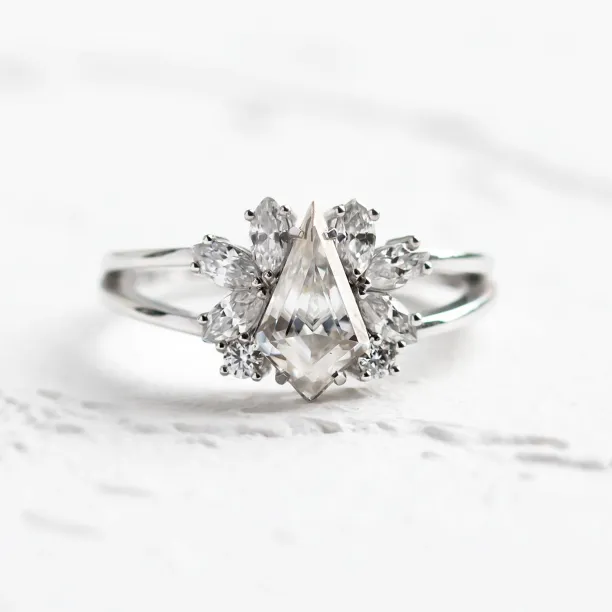 Vintage zásnubní prsten ze zlata s moissanity THEODORE Image