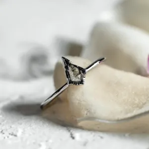 Engagement ring with kite salt'n'pepper diamond BLITZ