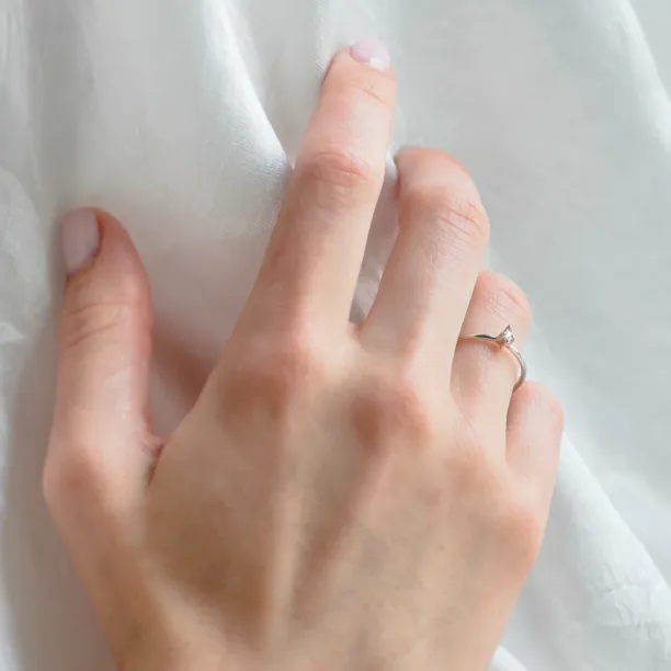 Minimalistický prsten s kite salt and pepper diamantem KATE Image