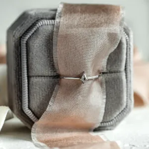 Minimalistický prsten s kite salt and pepper diamantem KATE Thumbnail