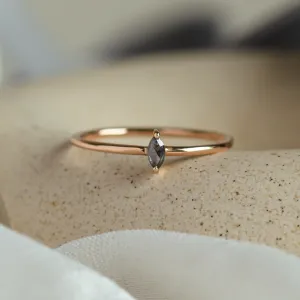 Minimalistický zásnubní prsten s markýz salt and pepper diamantem MARKETA Thumbnail