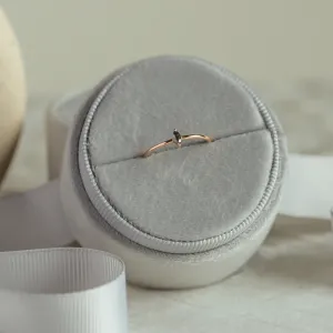 Minimalistický zásnubní prsten s markýz salt and pepper diamantem MARKETA Thumbnail