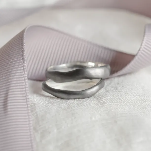 Black curved wedding rings SHALE Image