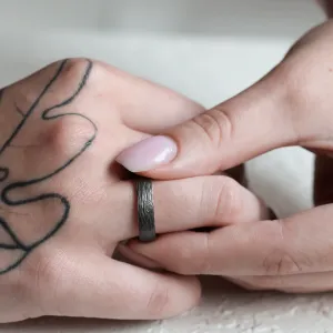 Black wedding rings with woodbark surface EBEN