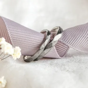 Černé snubní prsteny ze zlata s tepaným povrchem AZTEK Thumbnail