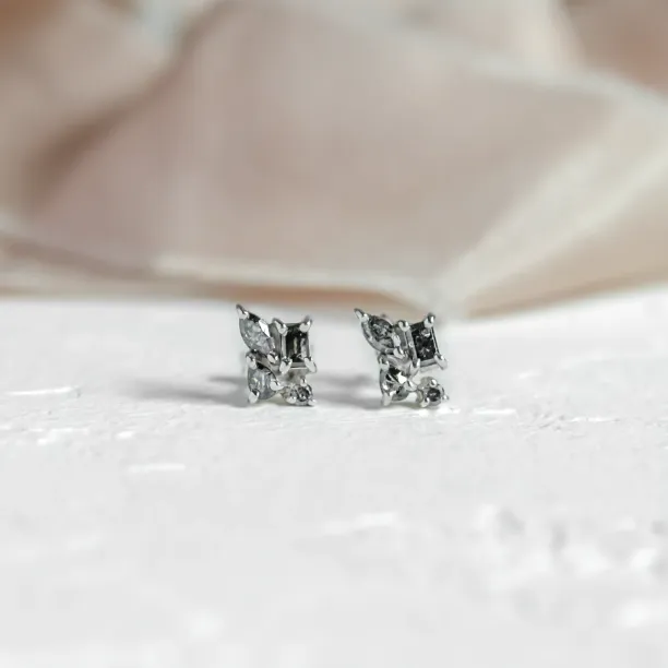 Gold cluster earrings with salt and pepper diamonds QUATRO Image