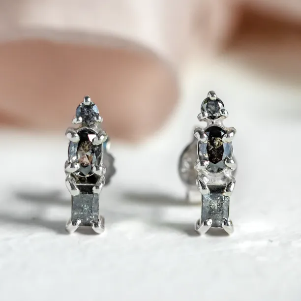 Netradiční náušnice se salt and pepper diamanty TRIPLE Image