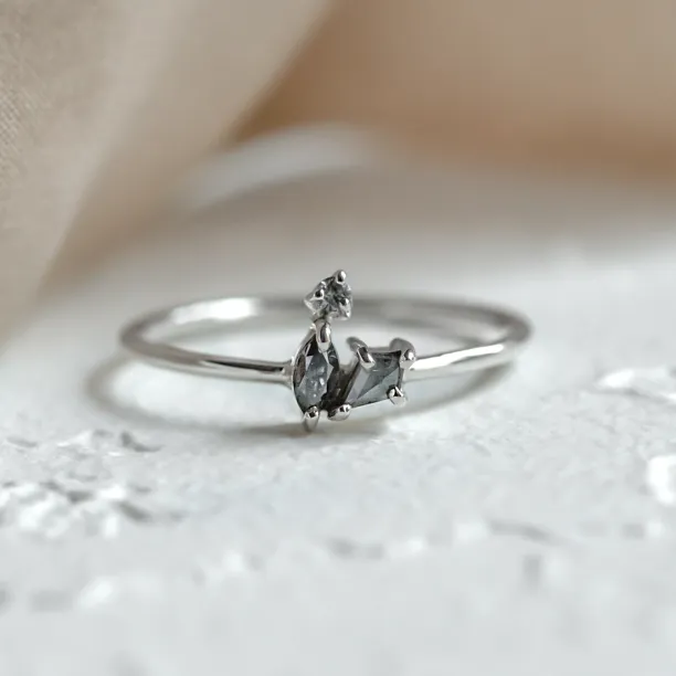 Originální prsten v cluster stylu s galaxy diamanty TAYA Image