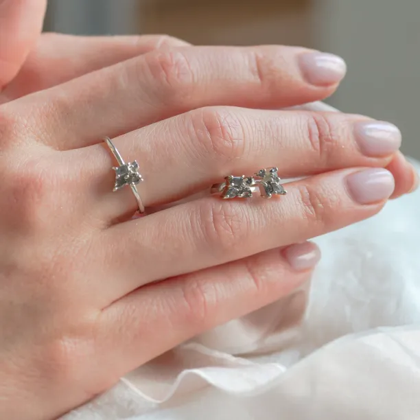 Netradiční cluster prsten se salt and pepper diamanty TASSIA Image