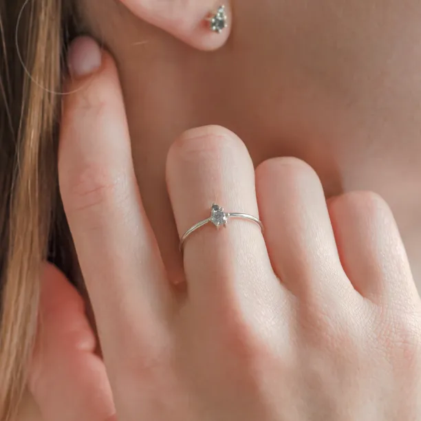 Decentní cluster prsten se salt and pepper diamanty ORESTE Image