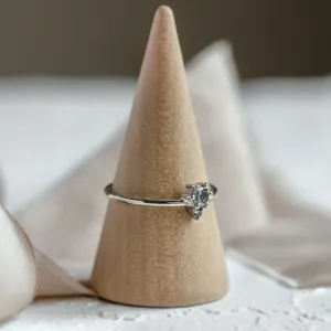 Decentní cluster prsten se salt and pepper diamanty ORESTE Thumbnail