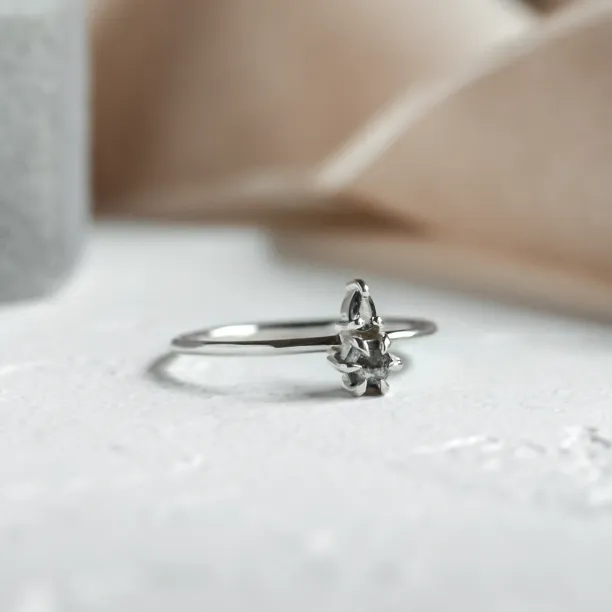 Minimalist cluster ring with salt and pepper diamonds VITTORIA Image