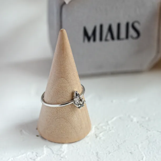 Minimalist cluster ring with salt and pepper diamonds VITTORIA Image