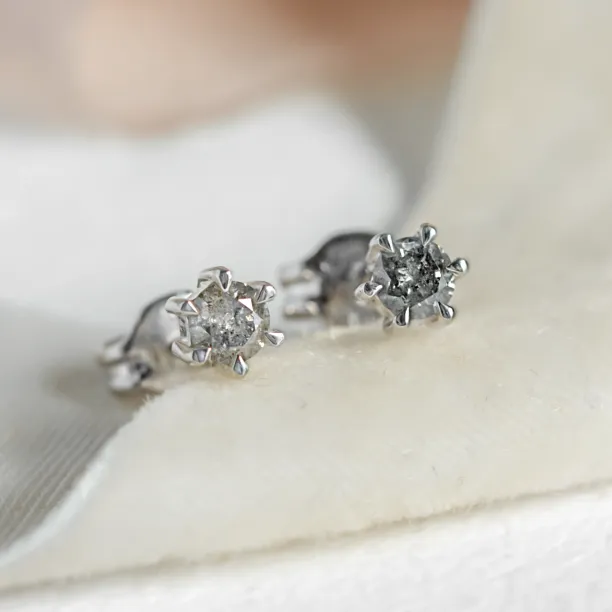 Gold minimalist earrings with salt and pepper diamonds SIRIUS Image