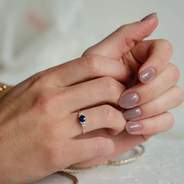 Engagement ring with sapphire and diamonds EDWARD Image