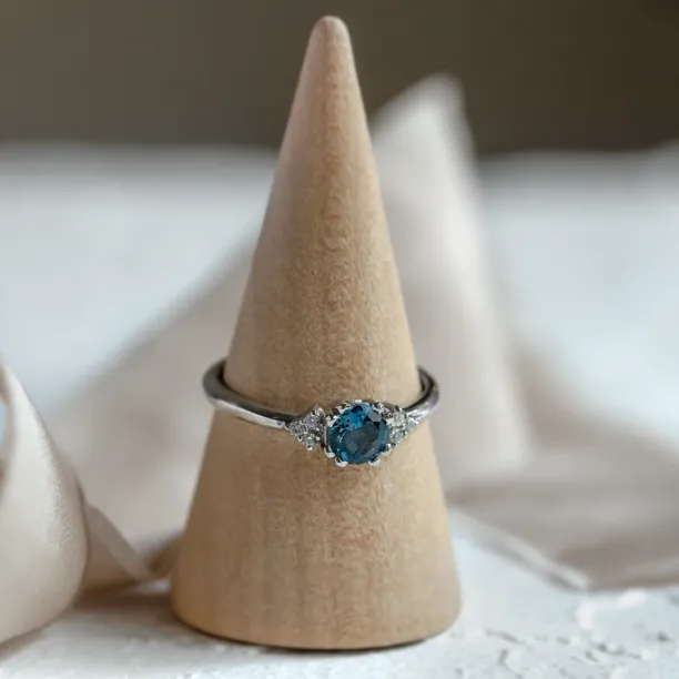 Zásnubní prsten s topazem a diamanty MONELAND Image