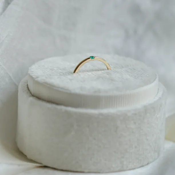 Minimalistický prsten se smaragdem HAIMERALD Image