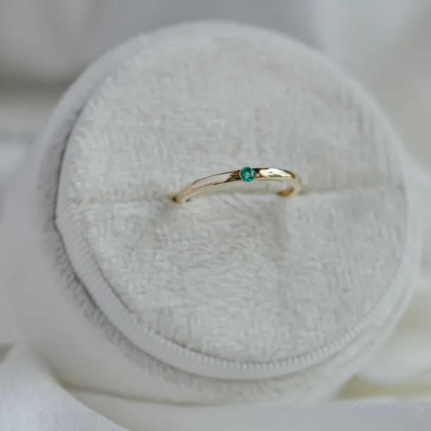 Minimalistický prsten se smaragdem HAIMERALD Image