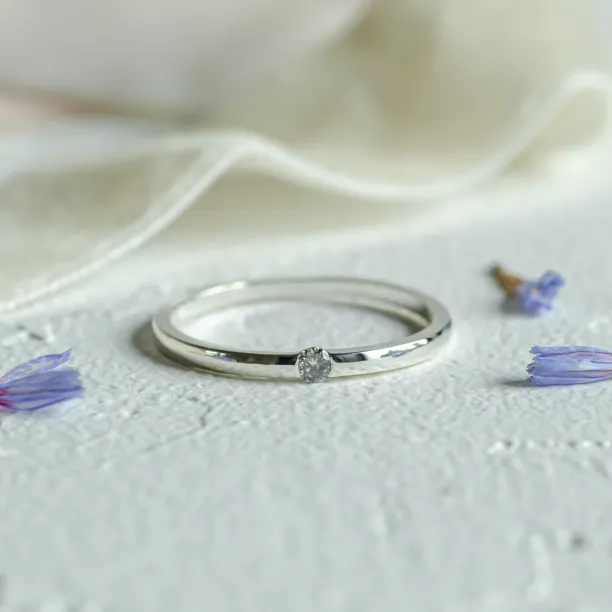 Minimalistický zásnubní prsten se salt'n'pepper diamantem HAIMER Image