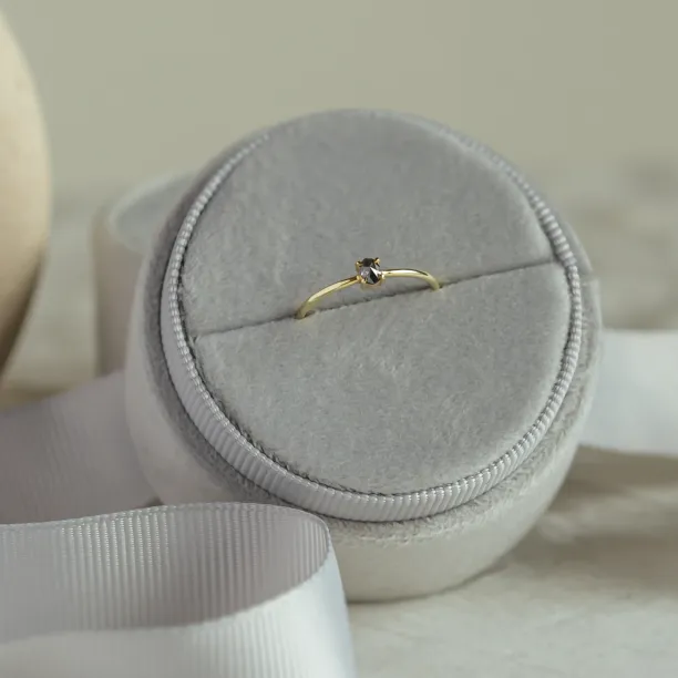 Decentní prsten se salt'n'pepper diamantem ORBITAL Image