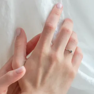 Decentní prsten se salt'n'pepper diamantem ORBITAL Thumbnail