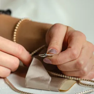 Decentní prsten se salt'n'pepper diamantem ORBITAL Thumbnail