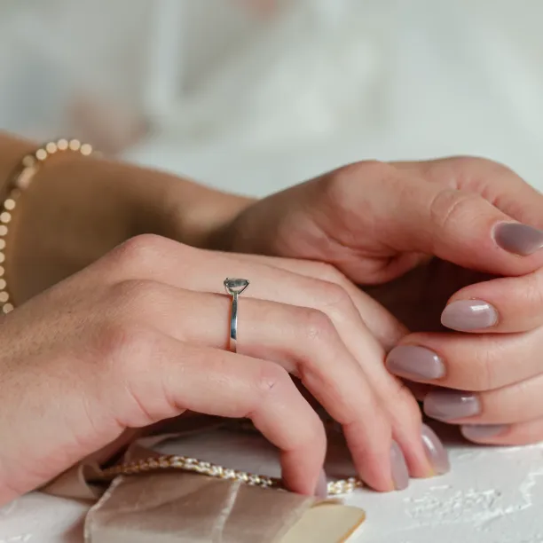 Zásnubní prsten se salt'n'pepper diamantem CARMIA Image