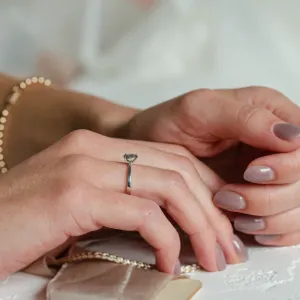 Zásnubní prsten se salt'n'pepper diamantem CARMIA Thumbnail