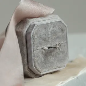 Zásnubní prsten se salt'n'pepper diamantem CARMIA Thumbnail