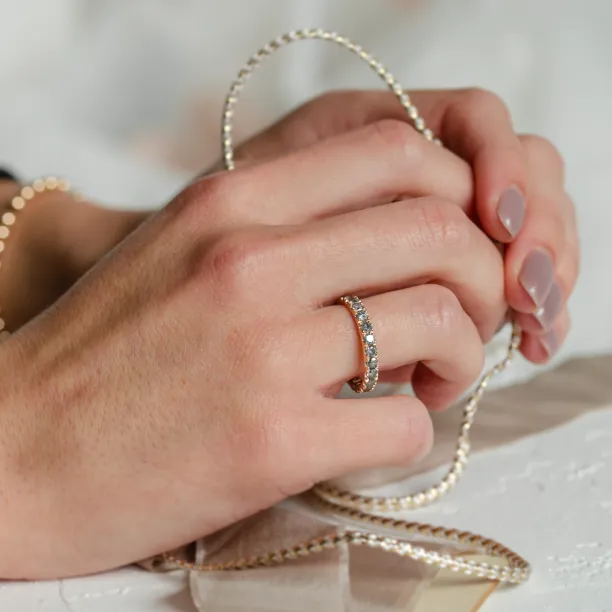 Zlatý eternity prsten s diamanty salt and pepper LAVA Image