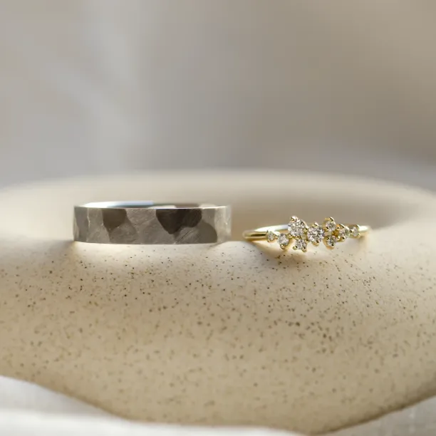 Netradiční snubní prsteny s černým rhodiem a diamanty ROMA Image