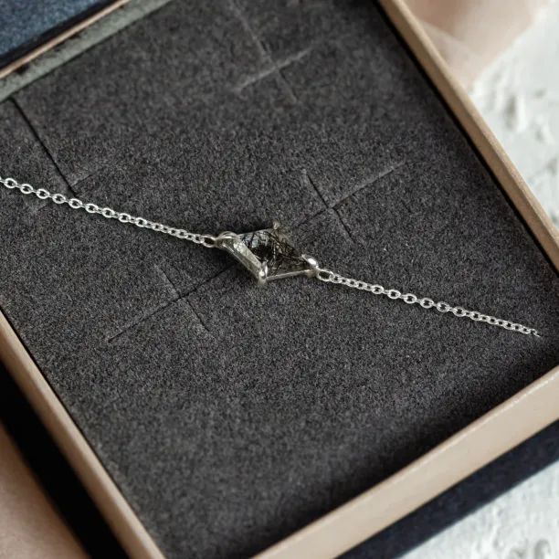 Zlatý náramek s kite rutilovým křišťálem POLLIS Image