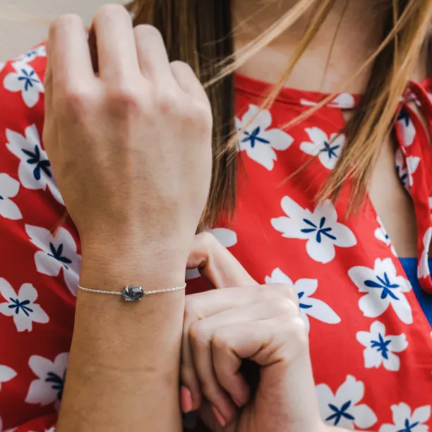 Minimalistický náramek s oválným rutilovým křišťálem POLLINA Image