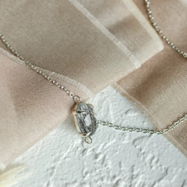 Minimalistický náramek s oválným rutilovým křišťálem POLLINA Image