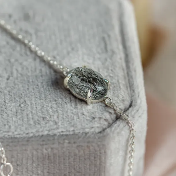 Minimalistický náramek s oválným rutilovým křišťálem POLLINA Image