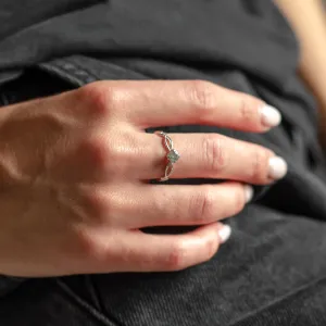 Entwined ring with salt and pepper diamond QUEENZ