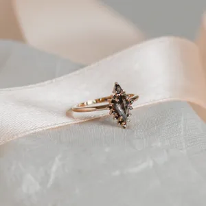 Originální prsten se salt'n'pepper diamanty DOME Thumbnail