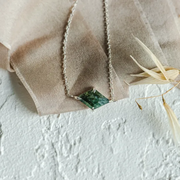 Zlatý náramek s kite mechovým achátem AVARI Image