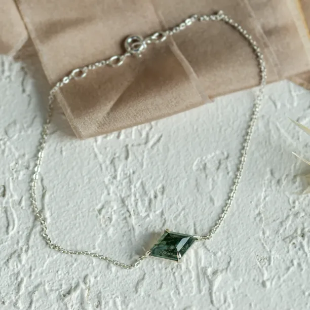 Zlatý náramek s kite mechovým achátem AVARI Image