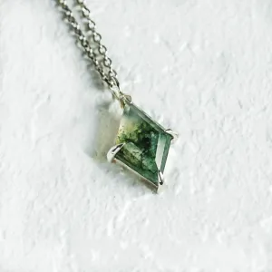 Zlatý náhrdelník s kite mechovým achátem QUENDI Thumbnail