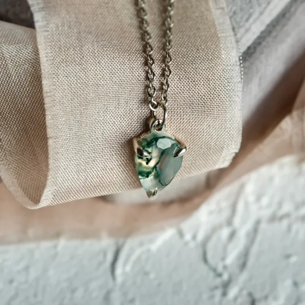 Zlatý náhrdelník s pear mechovým achátem NOLDOR Image