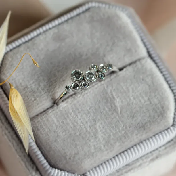 Cluster prsten v bezel stylu se salt'n'pepper diamanty BUBBLE Image