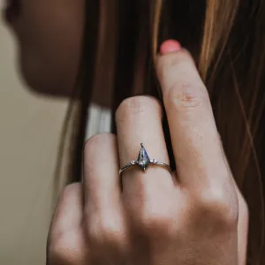 Netradiční zásnubní prsten se salt'n'pepper diamanty VALENTINO Thumbnail